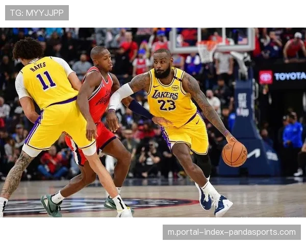 詹姆斯超越马龙成最年长三双先生 率队大胜独行侠稳住西部第五 詹姆斯超越马龙成最年长三双先生 率队大胜独行侠稳住西部第五